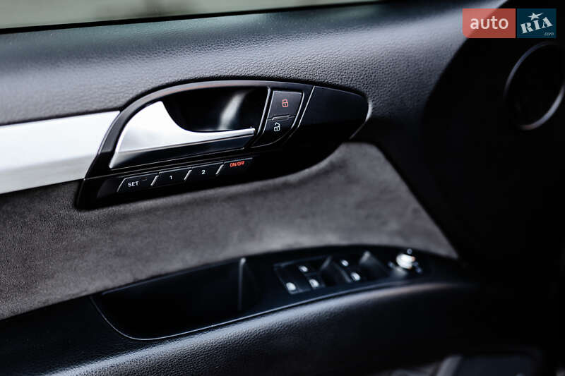 Позашляховик / Кросовер Audi Q7 2010 в Дніпрі