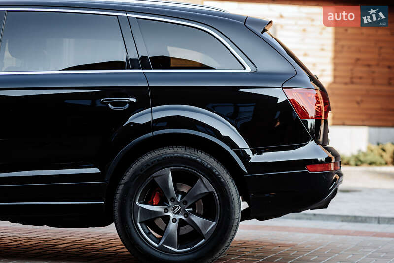 Позашляховик / Кросовер Audi Q7 2010 в Дніпрі