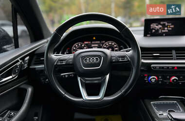 Позашляховик / Кросовер Audi Q7 2017 в 
