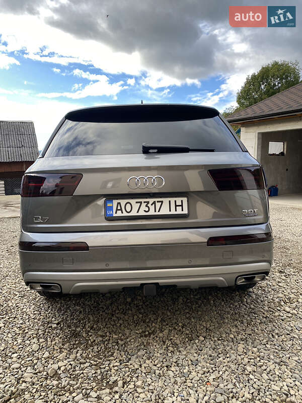Позашляховик / Кросовер Audi Q7 2016 в Тячеві