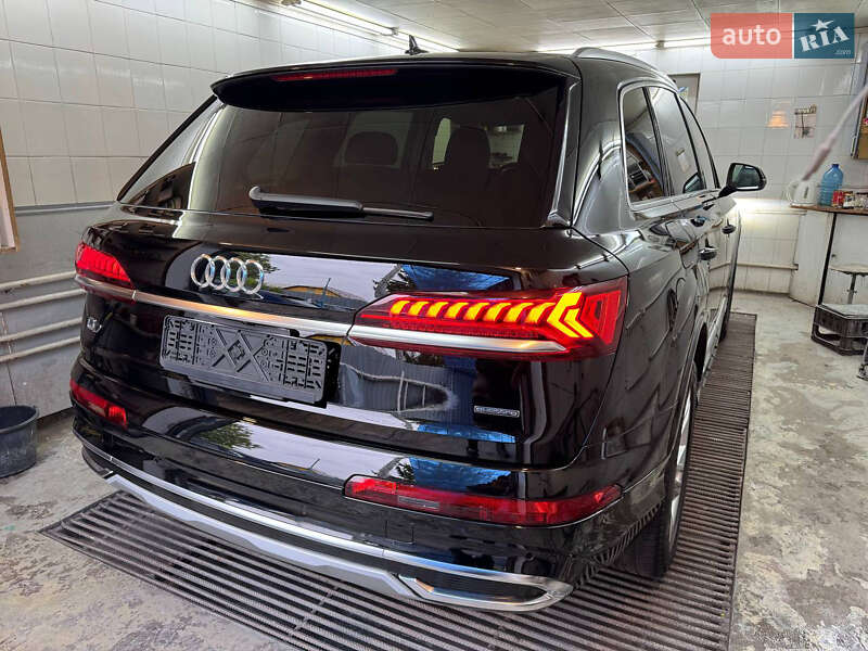 Внедорожник / Кроссовер Audi Q7 2020 в Киеве