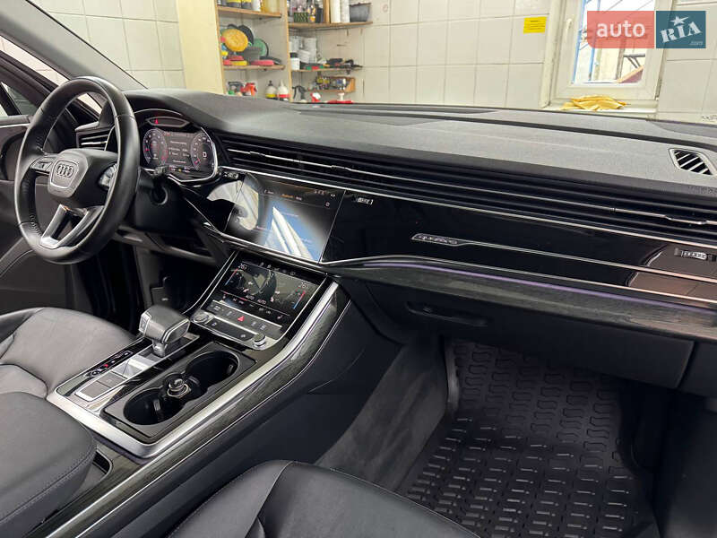 Внедорожник / Кроссовер Audi Q7 2020 в Киеве