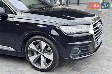 Внедорожник / Кроссовер Audi Q7 2017 в 