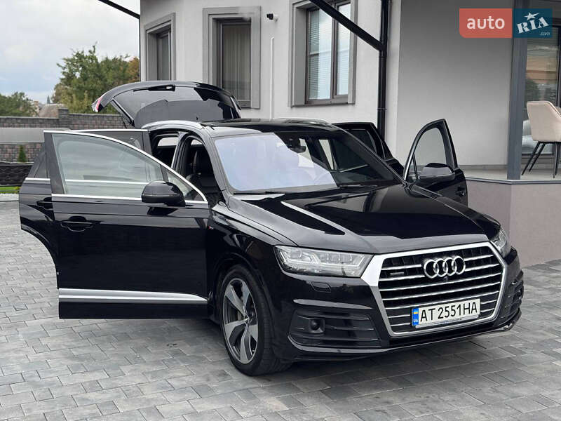Позашляховик / Кросовер Audi Q7 2017 в Рівному
