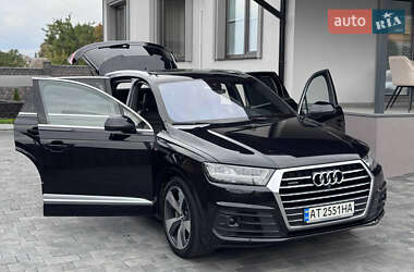Внедорожник / Кроссовер Audi Q7 2017 в 