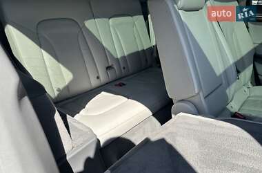 Внедорожник / Кроссовер Audi Q7 2011 в 