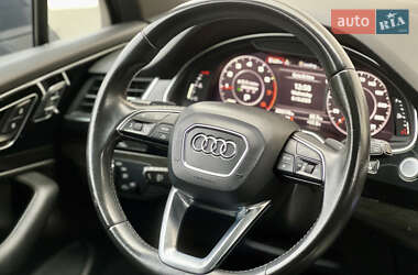Внедорожник / Кроссовер Audi Q7 2016 в 