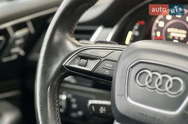 Внедорожник / Кроссовер Audi Q7 2016 в 