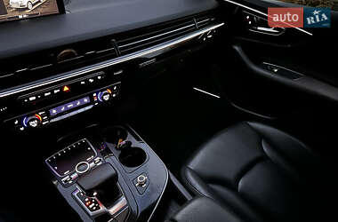 Внедорожник / Кроссовер Audi Q7 2018 в 