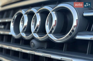 Позашляховик / Кросовер Audi Q7 2017 в 