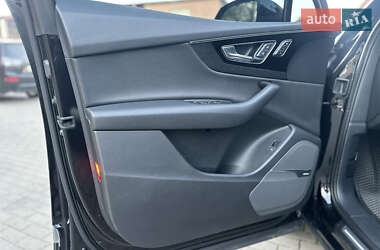 Позашляховик / Кросовер Audi Q7 2017 в 