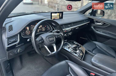 Позашляховик / Кросовер Audi Q7 2017 в 