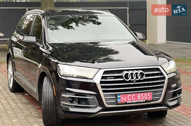Внедорожник / Кроссовер Audi Q7 2016 в 