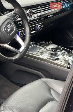 Внедорожник / Кроссовер Audi Q7 2016 в 