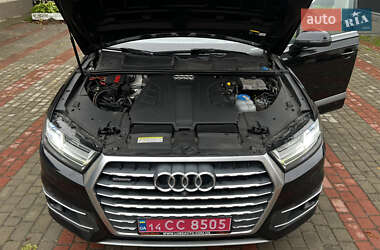 Внедорожник / Кроссовер Audi Q7 2016 в 