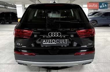 Внедорожник / Кроссовер Audi Q7 2016 в 