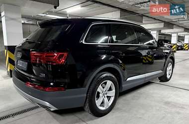 Внедорожник / Кроссовер Audi Q7 2016 в 