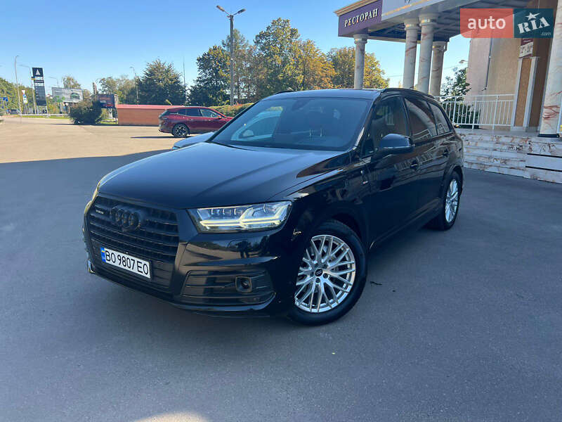 Позашляховик / Кросовер Audi Q7 2017 в 