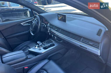 Позашляховик / Кросовер Audi Q7 2017 в 