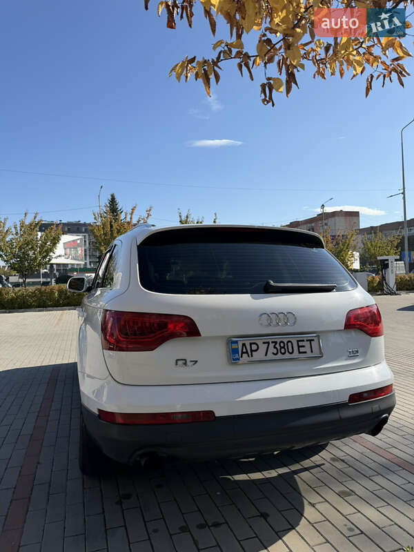 Позашляховик / Кросовер Audi Q7 2011 в Ужгороді