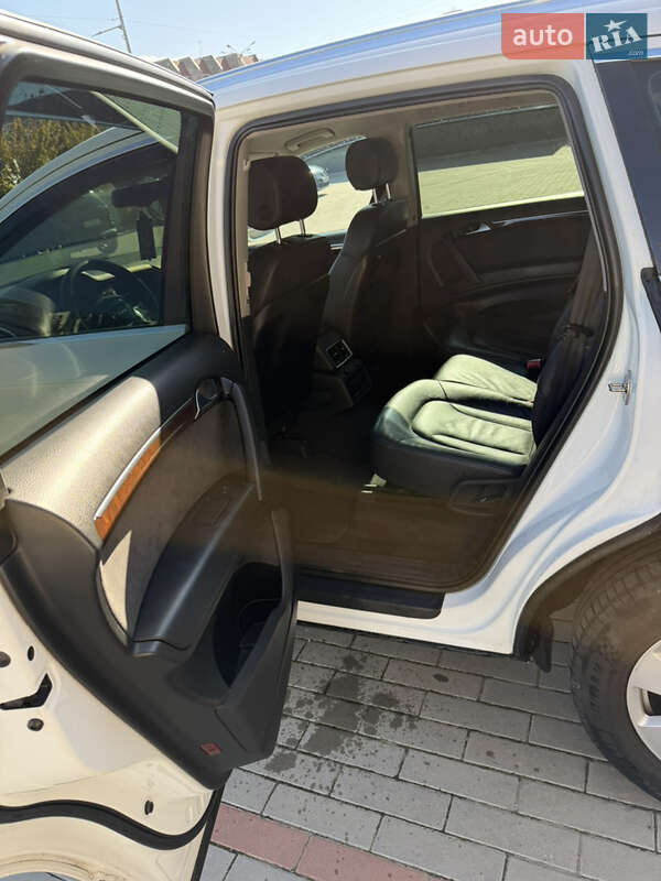 Позашляховик / Кросовер Audi Q7 2011 в Ужгороді