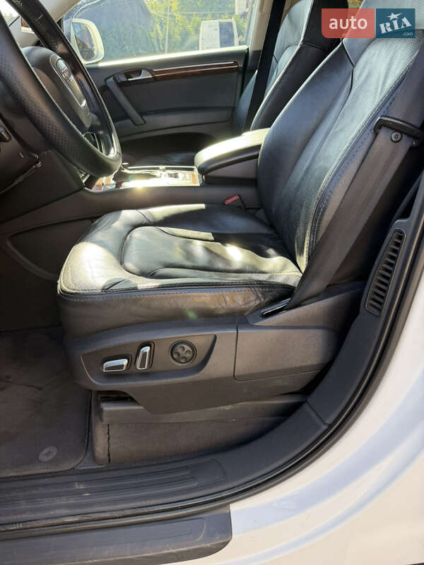 Позашляховик / Кросовер Audi Q7 2011 в Ужгороді