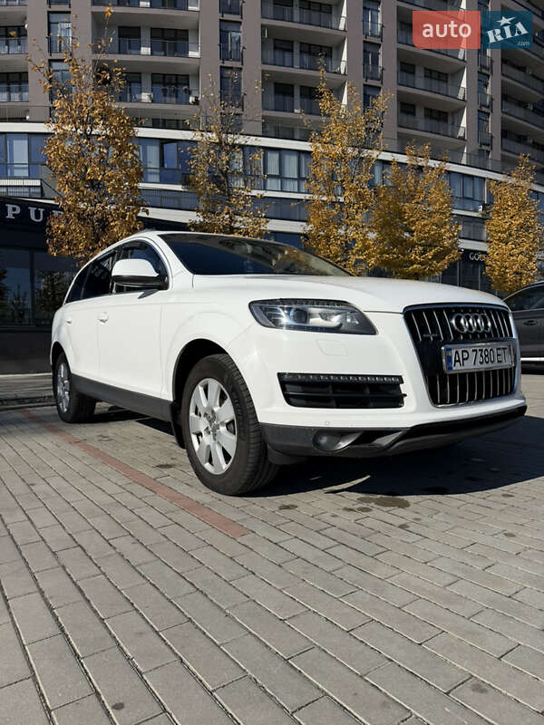Позашляховик / Кросовер Audi Q7 2011 в Ужгороді