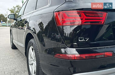 Позашляховик / Кросовер Audi Q7 2017 в 
