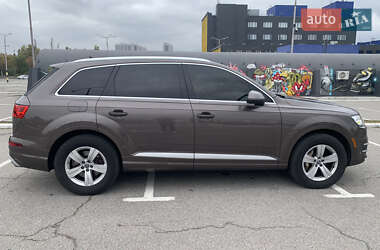 Позашляховик / Кросовер Audi Q7 2017 в 