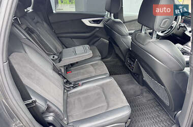 Позашляховик / Кросовер Audi Q7 2021 в 