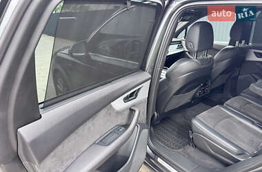 Позашляховик / Кросовер Audi Q7 2021 в 