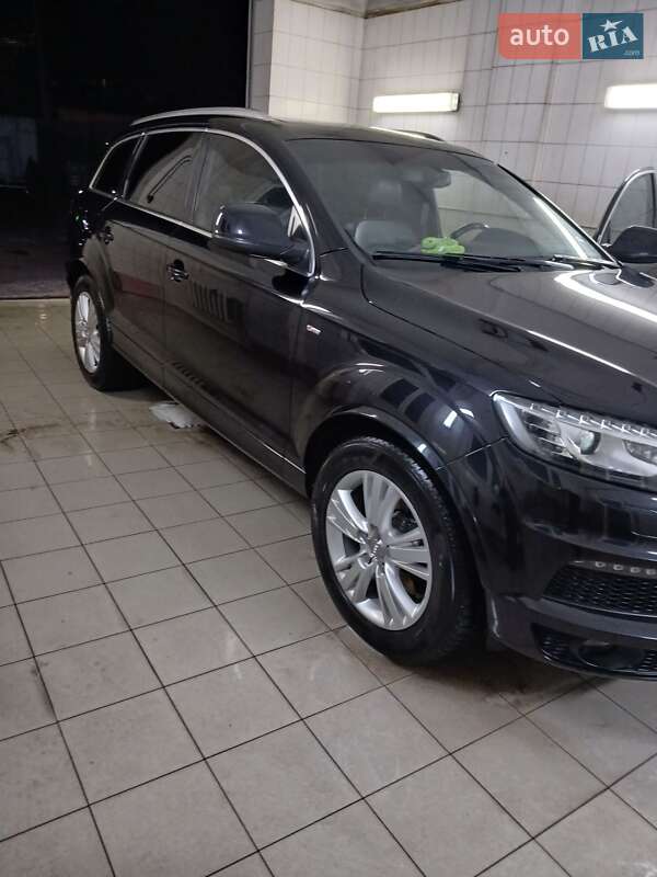 Позашляховик / Кросовер Audi Q7 2011 в Житомирі