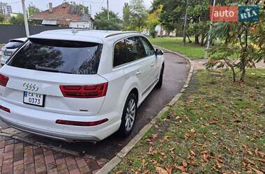 Внедорожник / Кроссовер Audi Q7 2017 в 