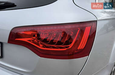 Позашляховик / Кросовер Audi Q7 2011 в 