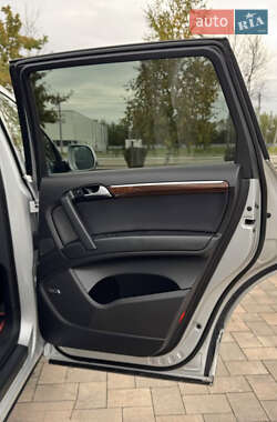 Позашляховик / Кросовер Audi Q7 2011 в 