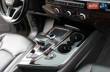 Внедорожник / Кроссовер Audi Q7 2018 в 