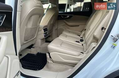 Внедорожник / Кроссовер Audi Q7 2016 в 