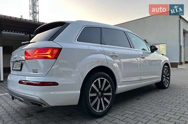 Внедорожник / Кроссовер Audi Q7 2016 в 