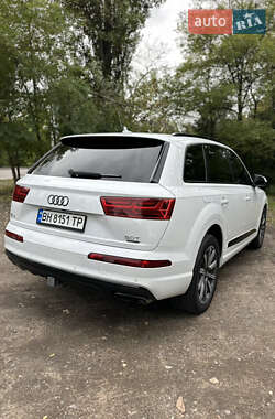 Внедорожник / Кроссовер Audi Q7 2016 в 