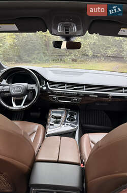 Внедорожник / Кроссовер Audi Q7 2016 в 