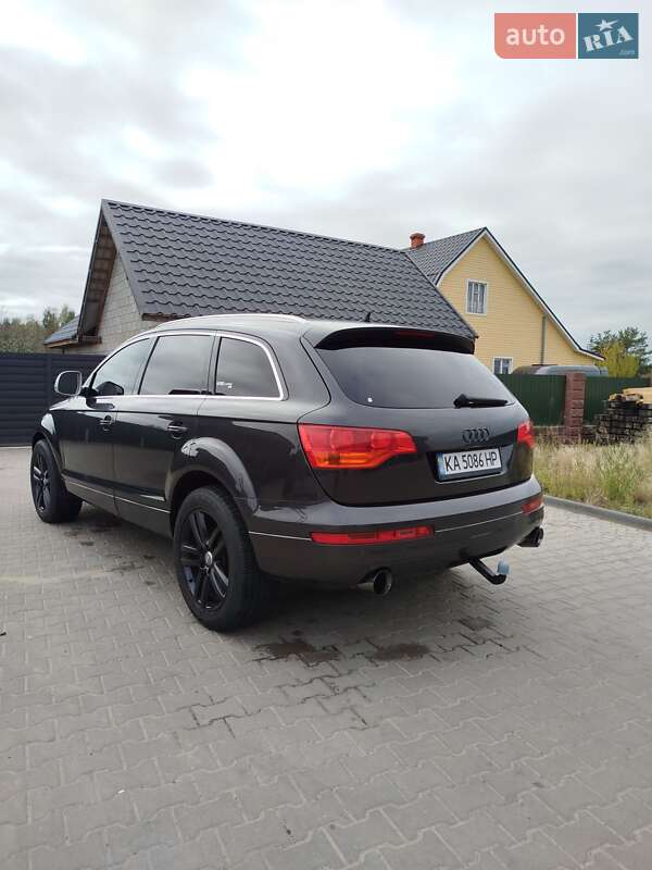 Позашляховик / Кросовер Audi Q7 2006 в Рокитному