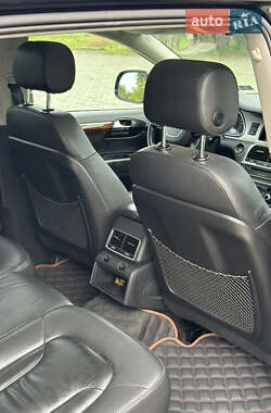 Позашляховик / Кросовер Audi Q7 2012 в 