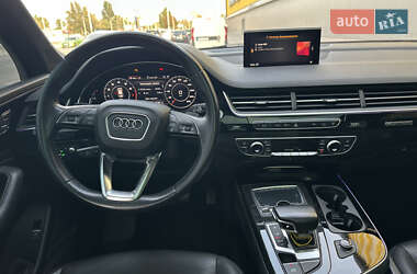 Внедорожник / Кроссовер Audi Q7 2016 в 