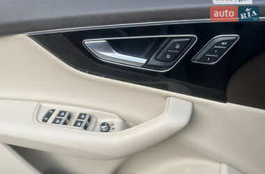 Позашляховик / Кросовер Audi Q7 2019 в 