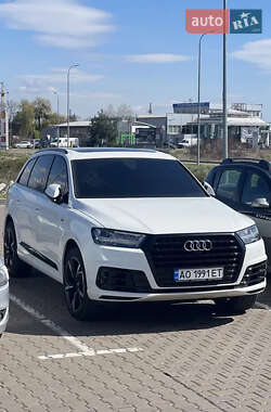 Позашляховик / Кросовер Audi Q7 2019 в 