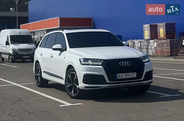 Позашляховик / Кросовер Audi Q7 2019 в 