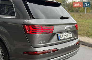 Позашляховик / Кросовер Audi Q7 2016 в 
