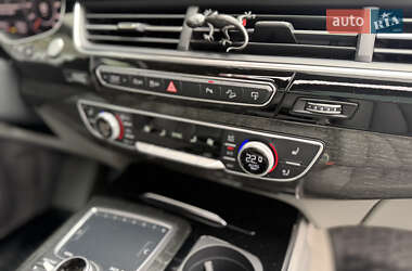 Позашляховик / Кросовер Audi Q7 2016 в 