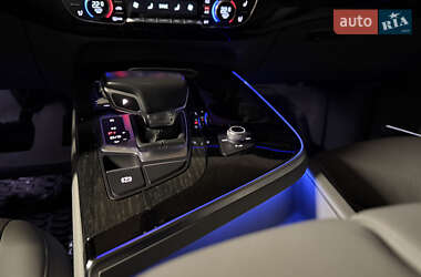 Позашляховик / Кросовер Audi Q7 2016 в 