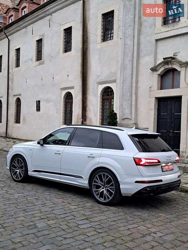 Внедорожник / Кроссовер Audi Q7 2020 в Каменец-Подольском